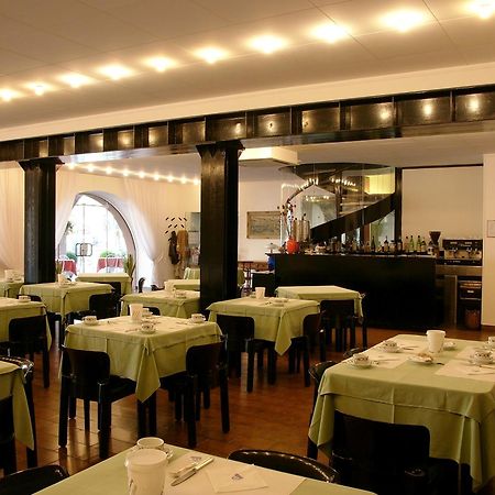 דסנזאנו דל גארדה Hotel Piroscafo מראה חיצוני תמונה