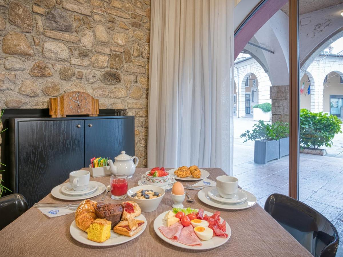 דסנזאנו דל גארדה Hotel Piroscafo מראה חיצוני תמונה