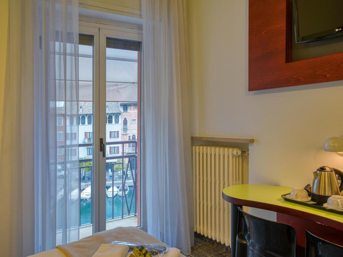 דסנזאנו דל גארדה Hotel Piroscafo מראה חיצוני תמונה