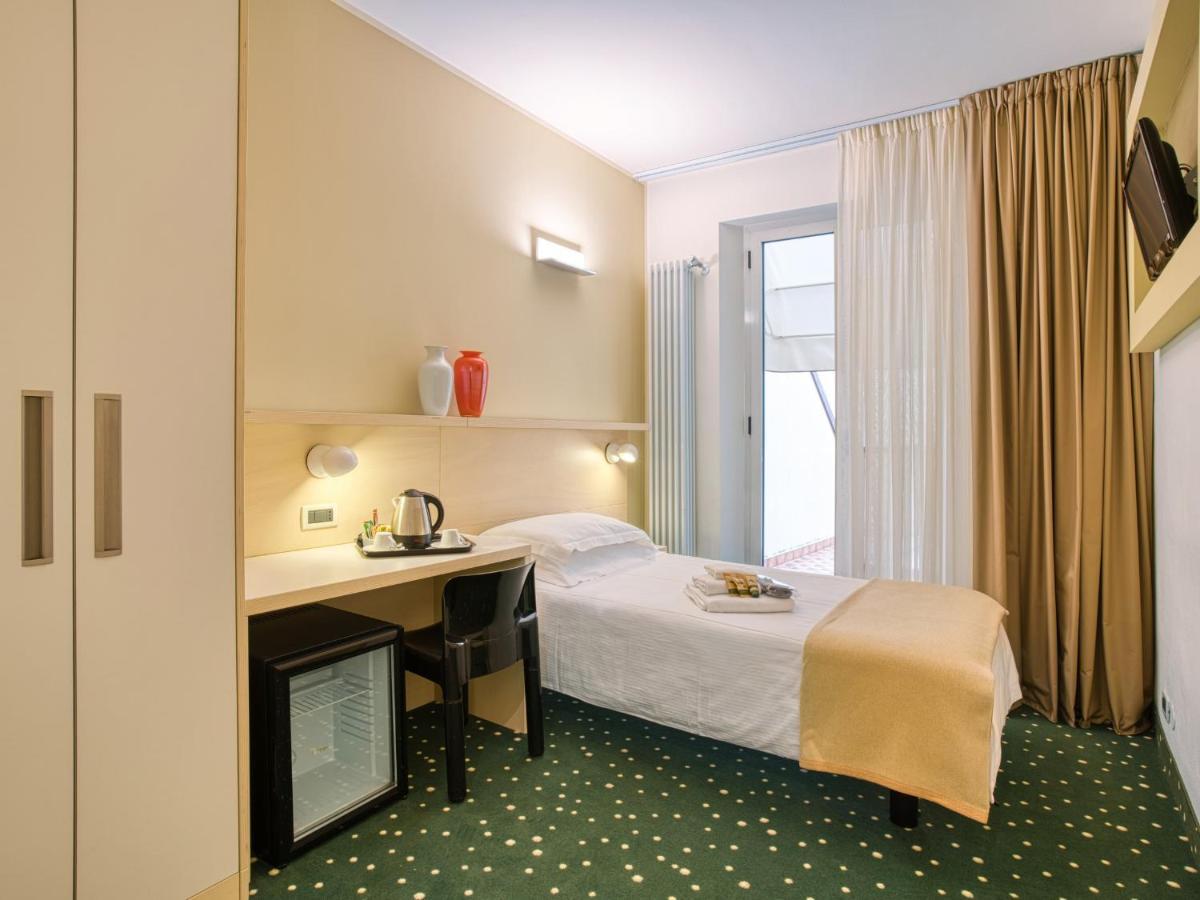 דסנזאנו דל גארדה Hotel Piroscafo מראה חיצוני תמונה