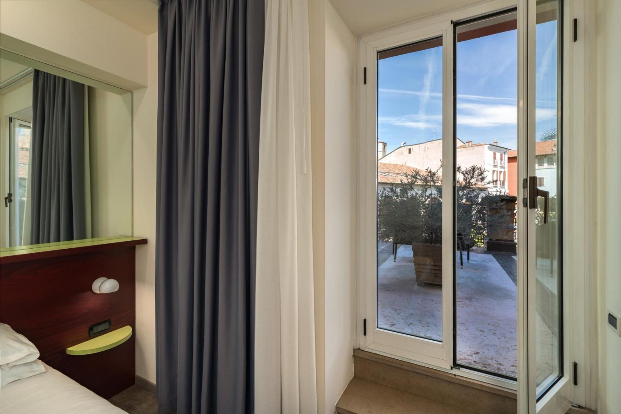דסנזאנו דל גארדה Hotel Piroscafo מראה חיצוני תמונה